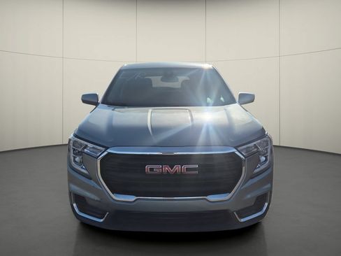 Used 2023 GMC Terrain SLE FWD image 2