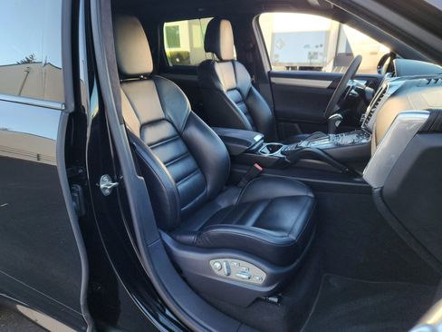 Used 2016 Porsche Cayenne GTS w/ Premium Package Plus AWD/4WD image 26