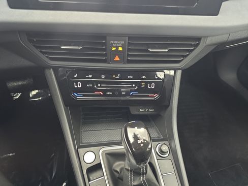 Certified 2025 Volkswagen Jetta SE FWD image 24