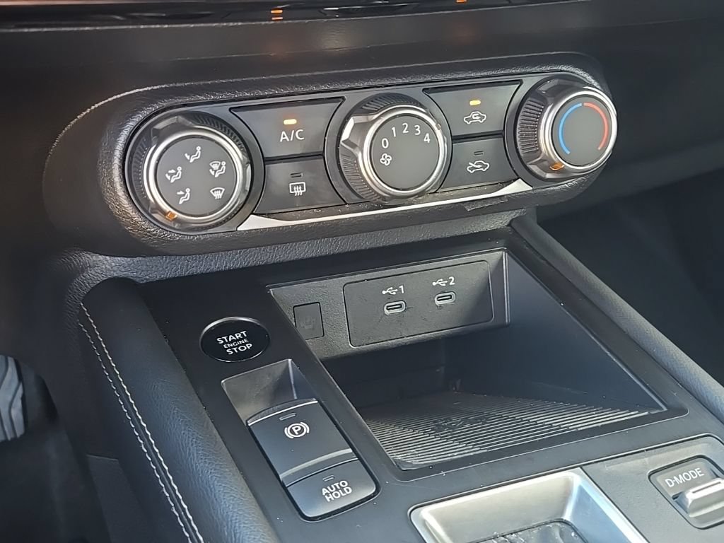 Used 2025 Nissan Kicks SV AWD/4WD image 23