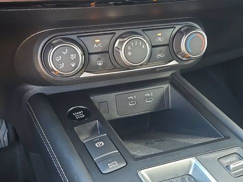 Used 2025 Nissan Kicks SV AWD/4WD image 23