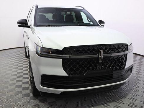 New 2025 Lincoln Navigator Reserve w/ Jet Appearance Package image 9