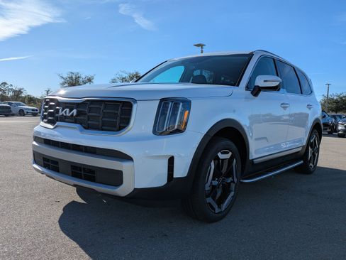 New 2025 Kia Telluride S image 9