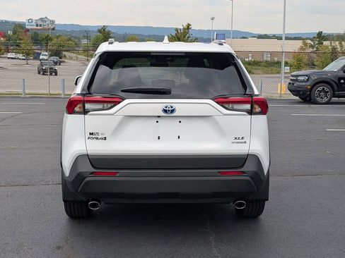 Used 2024 Toyota RAV4 XLE w/ Convenience Package image 8