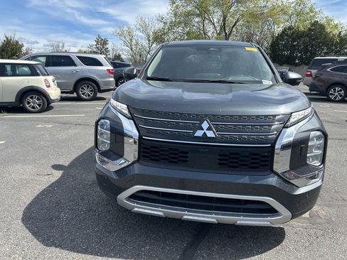 Used 2024 Mitsubishi Outlander SE image 16