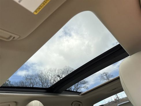 Used 2024 Toyota Camry XLE w/ Navigation Package image 31