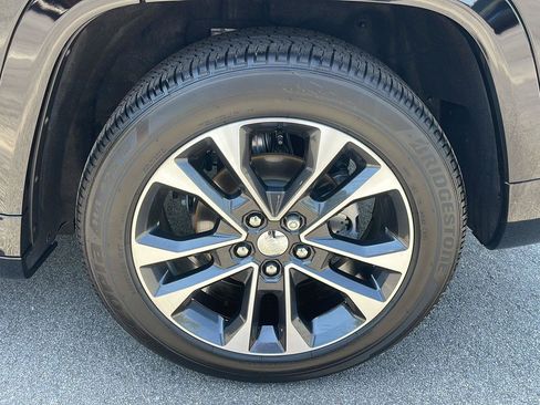 Used 2025 Jeep Grand Cherokee Overland AWD/4WD image 12