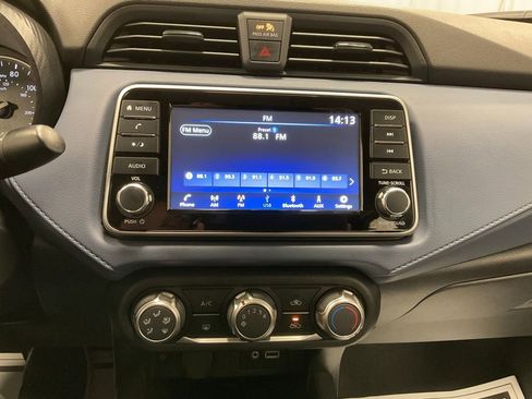 Used 2023 Nissan Versa SV image 7