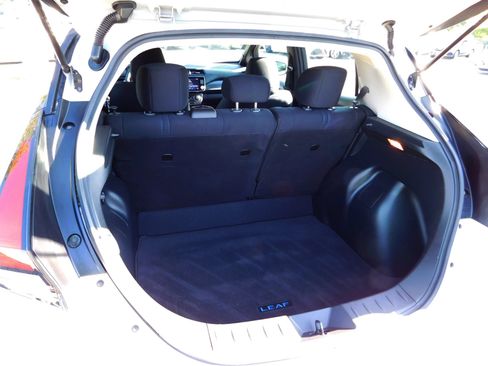 Used 2022 Nissan Leaf S FWD image 9