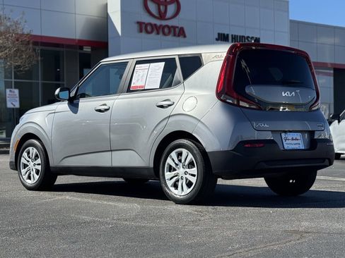 Used 2022 Kia Soul LX image 9
