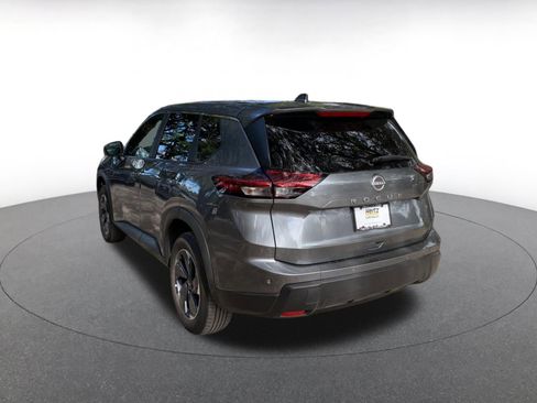 Used 2025 Nissan Rogue SV image 12