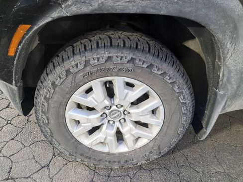 Used 2022 Nissan Frontier SV w/ Technology Package image 9