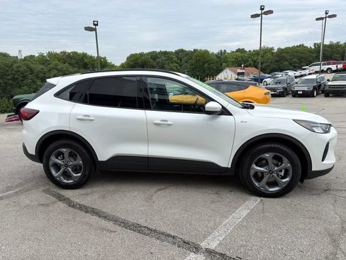 Used 2026 Ford Escape ST-Line Select w/ Tech Pack #2 AWD/4WD image 8