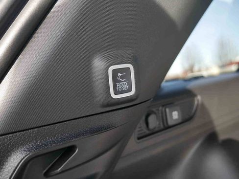 New 2025 Jeep Grand Cherokee Altitude image 9