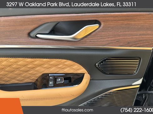 Used 2022 Jeep Grand Cherokee Summit w/ Luxury Tech Group V AWD/4WD image 32