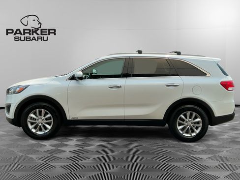 Used 2016 Kia Sorento AWD w/ LX Convenience Package image 2
