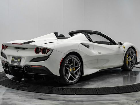 Used 2022 Ferrari F8 Tributo image 26