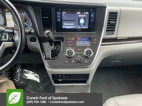 Used 2015 Toyota Sienna XLE image 30