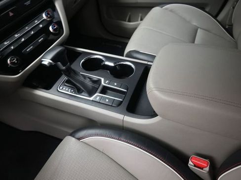 Used 2020 Kia Sedona EX FWD image 31