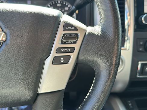 Used 2021 Nissan Titan SV w/ SV Convenience Package image 21