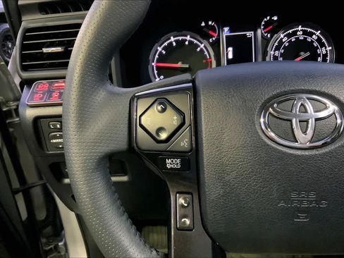 Used 2020 Toyota 4Runner TRD Off-Road Premium w/ Moonroof Package AWD/4WD image 23