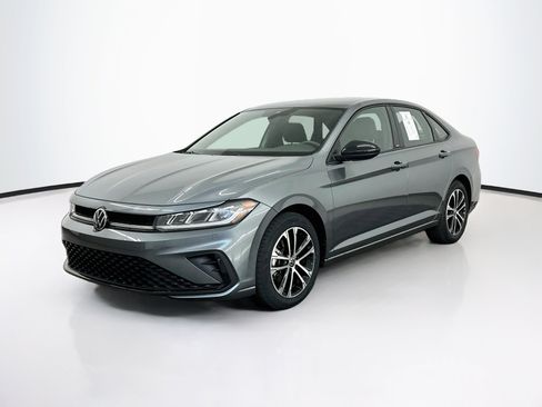 Used 2025 Volkswagen Jetta Sport FWD image 3
