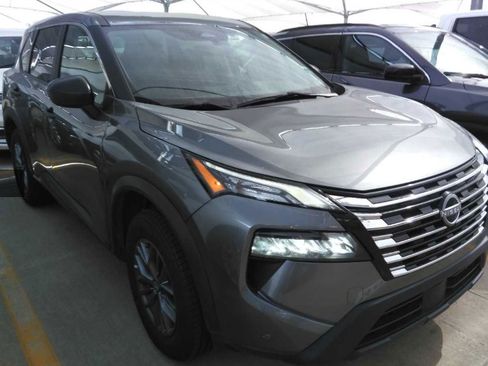 Used 2024 Nissan Rogue S AWD/4WD image 3