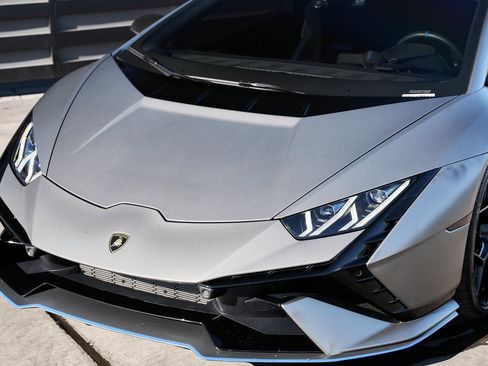 Used 2023 Lamborghini Huracan Tecnica image 5