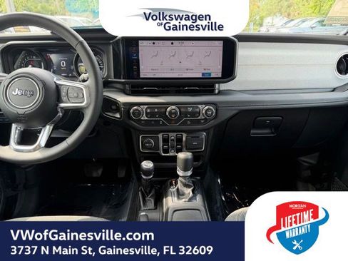 Used 2025 Jeep Wrangler Unlimited Sahara AWD/4WD image 13