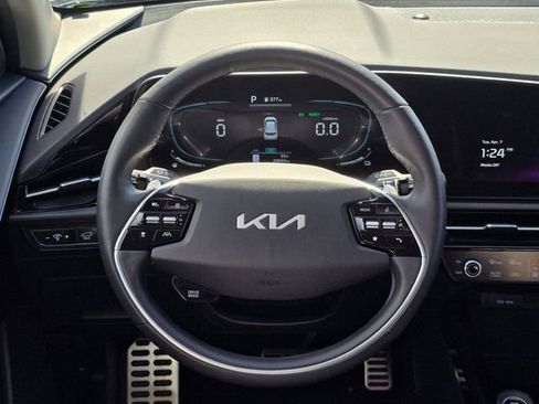 Certified 2023 Kia Niro SX Touring FWD image 21