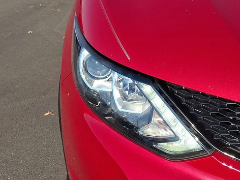 Certified 2018 Nissan Rogue Sport SV image 9