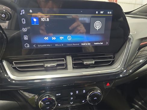 New 2026 Chevrolet Trax RS w/ Sunroof Package image 21