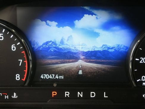 Used 2023 Ford Explorer XLT w/ Equipment Group 202A AWD/4WD image 9