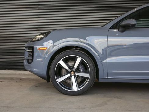 New 2026 Porsche Cayenne Coupe AWD/4WD image 12