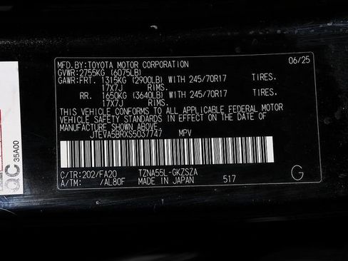 Used 2025 Toyota 4Runner SR5 AWD/4WD image 36