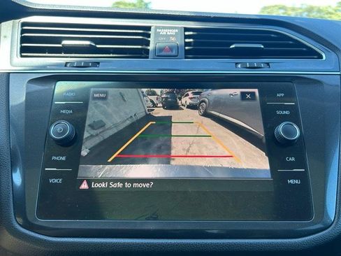 Used 2019 Volkswagen Tiguan SE w/ Panoramic Sunroof Package FWD image 18
