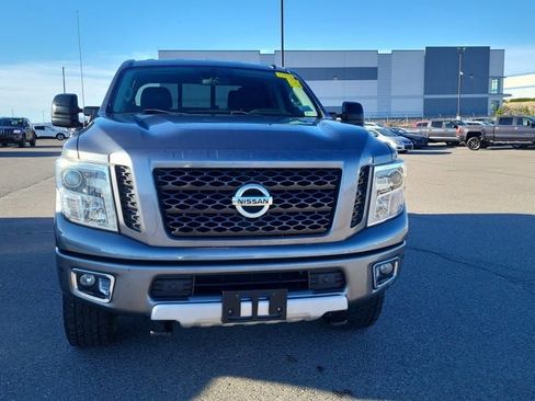 Used 2016 Nissan Titan SL image 4