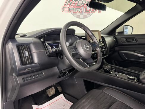 Used 2025 Nissan Pathfinder Rock Creek AWD/4WD image 10