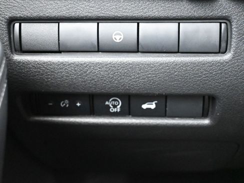 Used 2025 Nissan Rogue SV FWD image 16