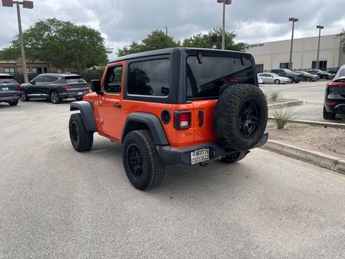Used 2018 Jeep Wrangler Sport AWD/4WD image 3
