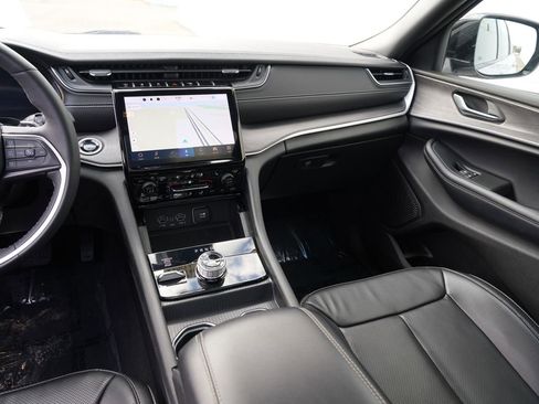 Used 2024 Jeep Grand Cherokee L Limited w/ Luxury Tech Group II image 22