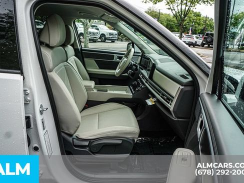 Used 2025 Hyundai Santa Fe SEL FWD image 25