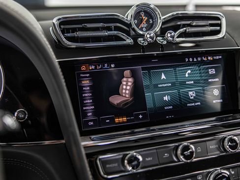 Used 2022 Bentley Bentayga image 31