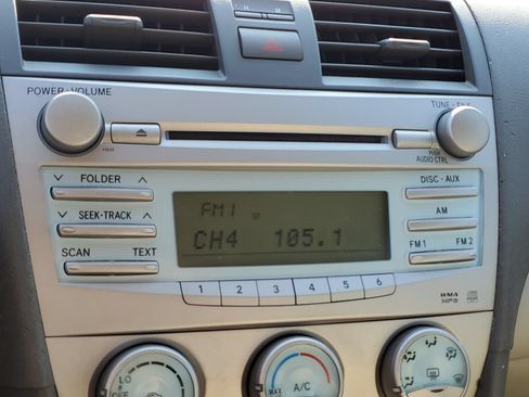 Used 2009 Toyota Camry LE FWD image 26