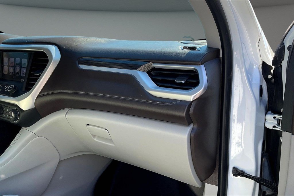 Used 2017 GMC Acadia SLT FWD image 30