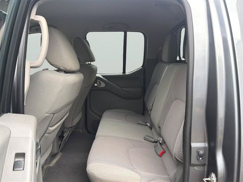 Used 2018 Nissan Frontier SV AWD/4WD image 15