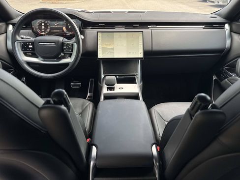 Used 2025 Land Rover Range Rover SE AWD/4WD image 17