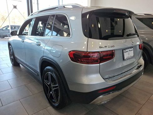 Used 2026 Mercedes-Benz GLB 250 4MATIC image 4