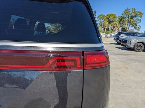 Certified 2022 Kia Carnival LX image 12