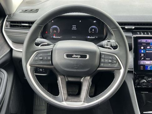 Certified 2023 Jeep Grand Cherokee Limited w/ Luxury Tech Group II image 13